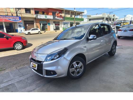 RENAULT SANDERO 1.0 EXPRESSION 16V FLEX 4P MANUAL RENAULT SANDERO 1.0 EXPRESSION 16V FLEX 4P MANUAL